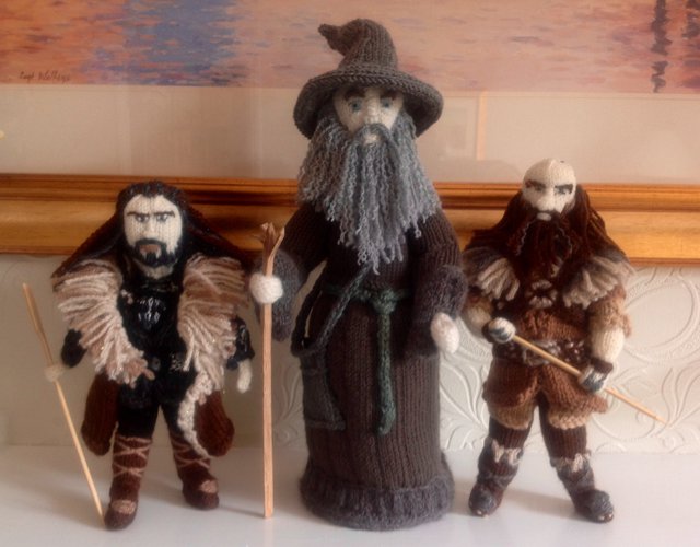 knithacker's tweet photo. Everyone! Put the Needles Down, The Knitting Witch Knits The Hobbit and Wins Knitting: https://t.co/8otdQvRkf0 #thehobbit #knitting @KnittingWitchUK #waybackhack #dragon https://t.co/I0QH2AK3N3