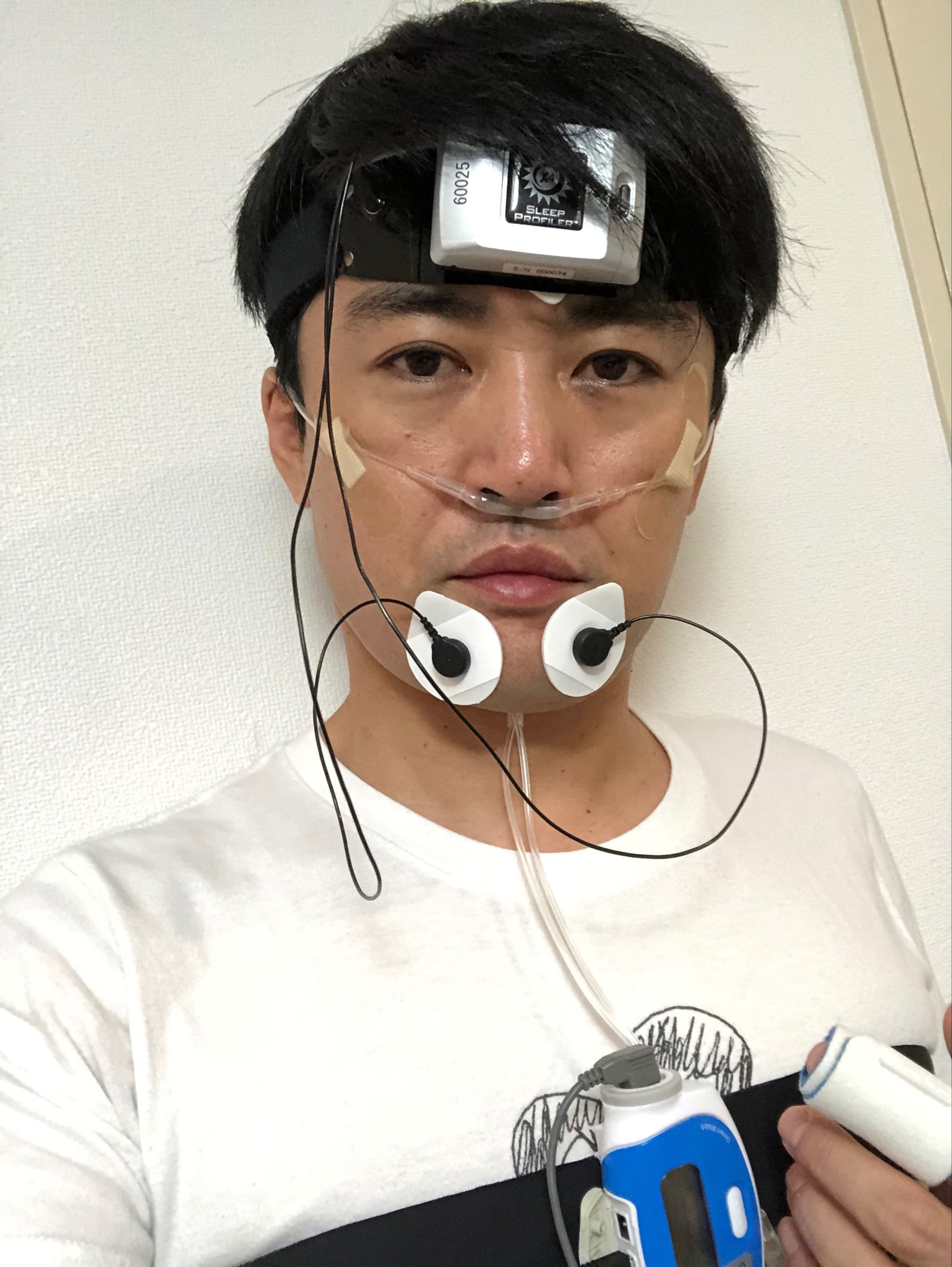 劇団ひとり これから睡眠時無呼吸症候群の検査なんだけど こんなもん着けて眠れる自信ない T Co Kzsms43zdo Twitter