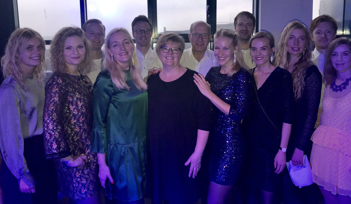 jesperms's tweet photo. Så er disse glade, smukke unge UMere klar til at give den gas til julefrokost. Revyen bliver så vild ... #UMjulerevy @DanishMFA https://t.co/Bn09QGdxUv