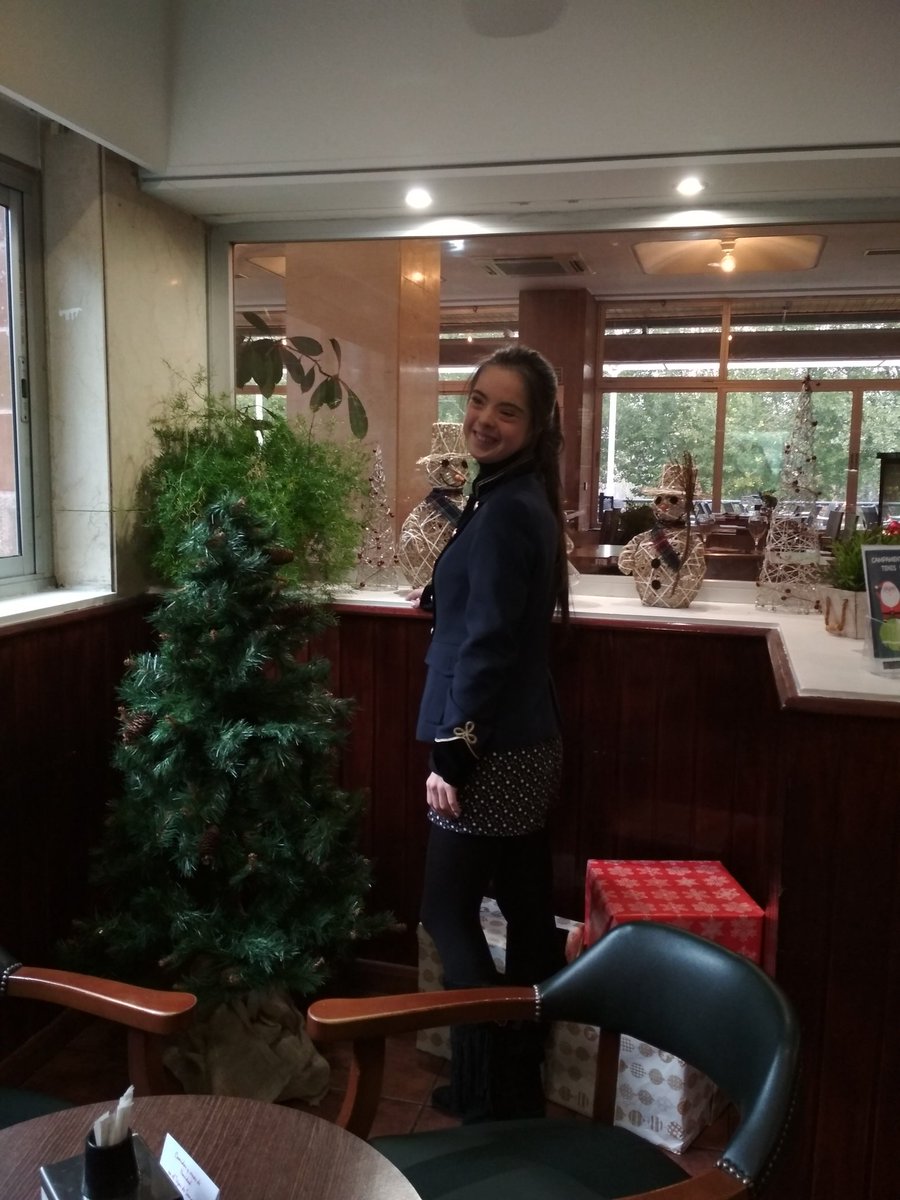 lassabinas2's tweet photo. Nuestra querida @marianavilamodel ha venido a conocer el restaurante."He comido muy bien, estaba muy rico todo" esas han sido las palabras de esta joven modelo internacional, quien posaba asi de contenta junto a nuestro equipo!Millones de gracias💕
#restaurant
#model #healthyfood https://t.co/1A3NLP6Tc0