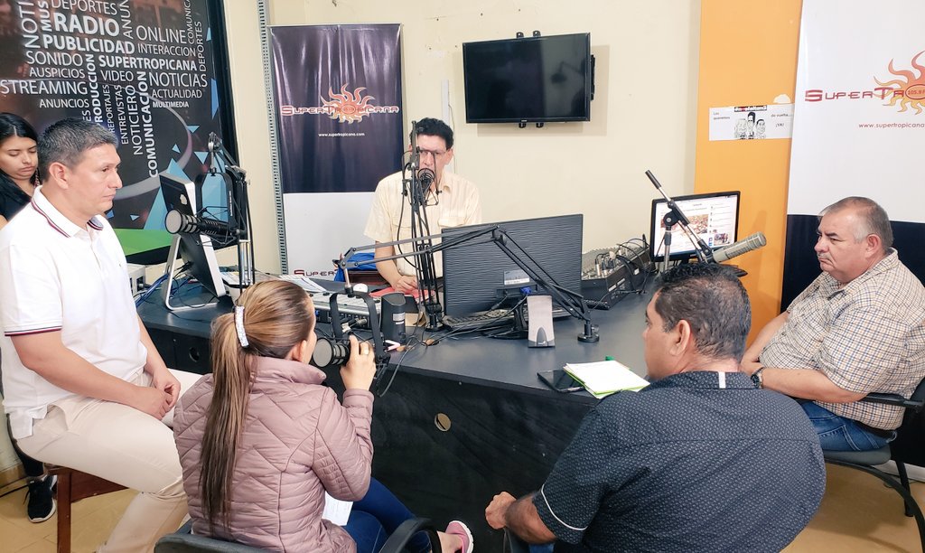 Antonio_Kubes's tweet photo. 📻#RadioSupertropicana 105.9FM
*Conformación del Bloque de Gobernadores Andino Amazónicos. "Buscamos la unidad de los países amazónicos para la protección del agua, oxígeno, biodiversidad, la flora y la fauna..."

#PrefecturaDePastaza
#ConstruyendoDesarrollo https://t.co/35Lm74CjZJ