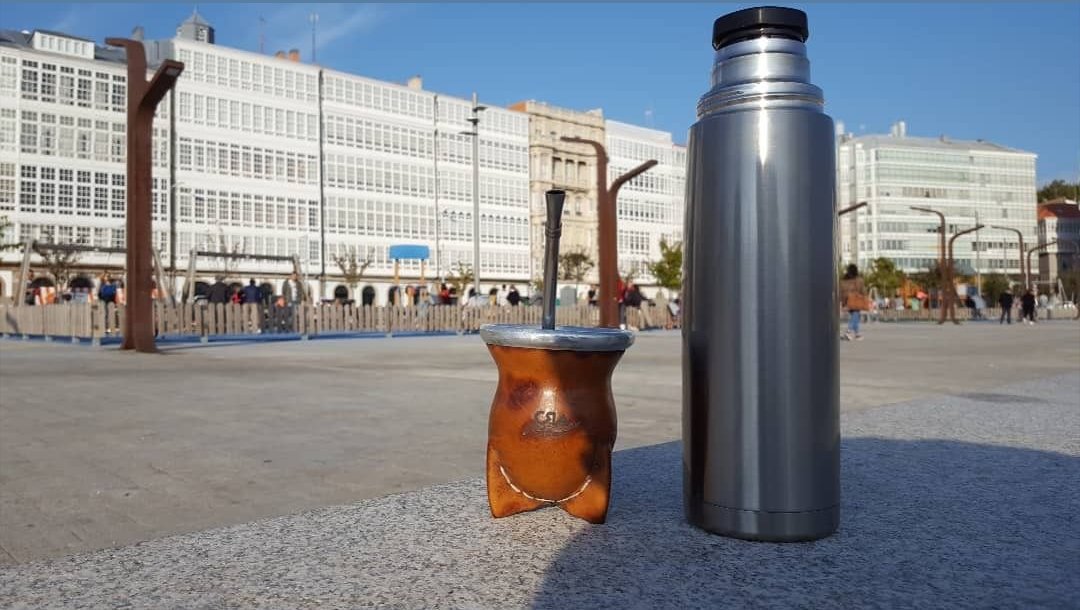 CARBAP_ARG's tweet photo. Este es un mate especial!
#MarcosChiapara, Ateneista del #EquipoCARBAP nos lo envío desde La Coruña, España 🇪🇸
Reafirmando así que #ElMateUne y desconoce de fronteras. https://t.co/Mz5qzfLwA9