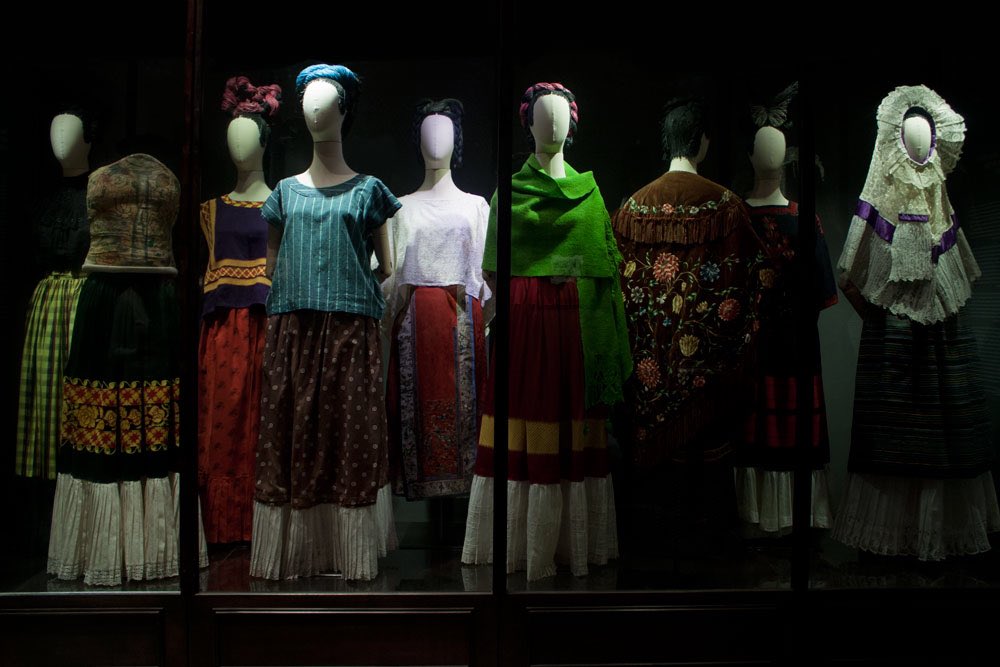 ICOMCostume's tweet photo. Since 2012 @museofridakahlo has displayed Appearances Can be Deceptive with a selection of Kahlo’s dresses in the place she called home.  This webpage has a number of great PDF articles to download. https://t.co/vANpVX0OYS #FashionFriday #FridayFrida https://t.co/Yn9E7lZ7cM