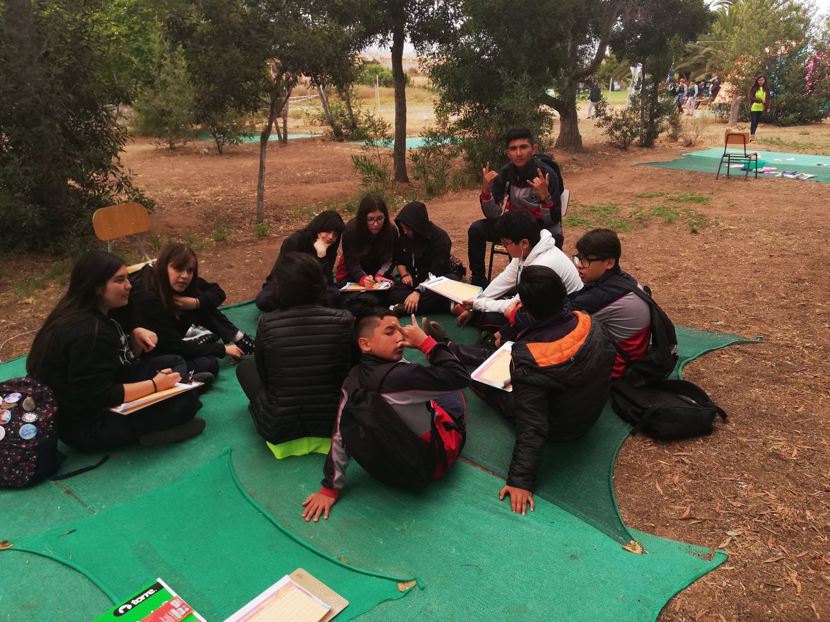 ExceduChile's tweet photo. Cerramos noviembre con un #BuenViernes en el campamento de lenguaje. Los 8° básico del Colegio Carlos Condell de La Haza y Arturo comenzaron la mañana con un bachillerato sintáctico, mientras que ahora se prepara para ver la obra mitológica titulada como "El rapto de Persefone". https://t.co/QXXsAcZwBg