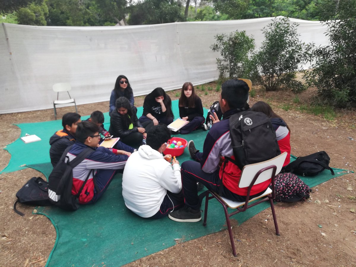 ExceduChile's tweet photo. Cerramos noviembre con un #BuenViernes en el campamento de lenguaje. Los 8° básico del Colegio Carlos Condell de La Haza y Arturo comenzaron la mañana con un bachillerato sintáctico, mientras que ahora se prepara para ver la obra mitológica titulada como "El rapto de Persefone". https://t.co/QXXsAcZwBg