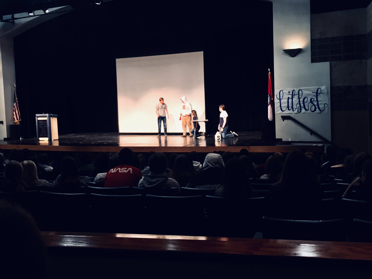 THSlitfest's tweet photo. “Air in the hands robbery! This is a people!” https://t.co/EOM1Oh1FP3