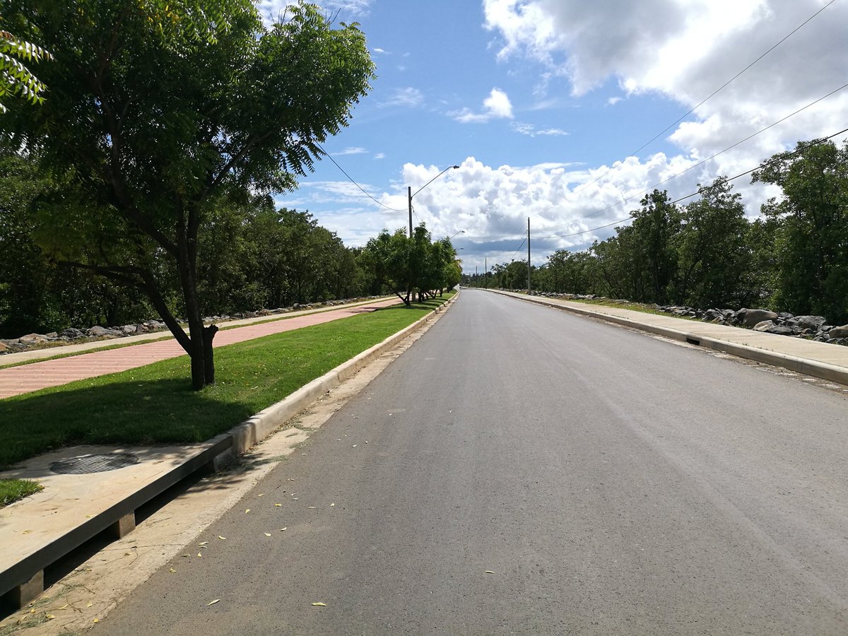 Chitreanos's tweet photo. Así está quedando ciclovía a El Agallito, por favor a cuidarla y que los carros no se estacionen en la misma. https://t.co/4JA0MkdcK7
