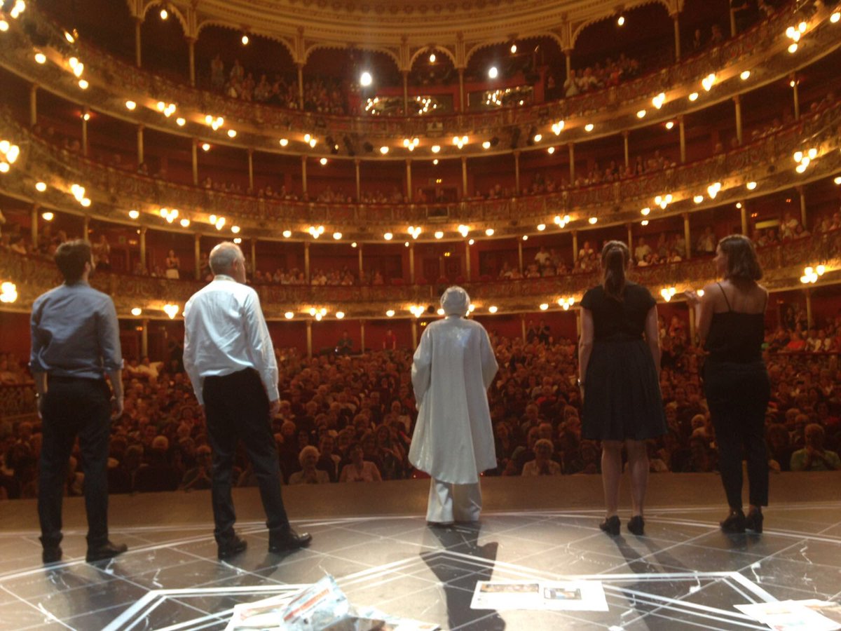 Y, por otro lado, hoy me despido de la obra con la que llevo casi un año encima de las tablas: EL FUNERAL
Tonight... #lastdance