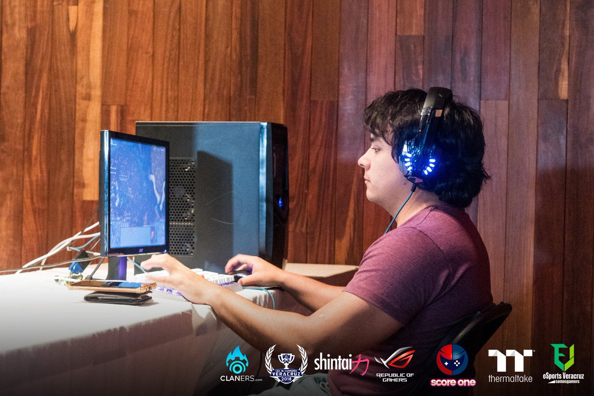 eSportsVeracruz's tweet photo. Les presentamos al finalista y ganador del torneo de la #LCV2018 de #StarCraft2, MavVva! 🎮🏆 https://t.co/7qgt42f2At