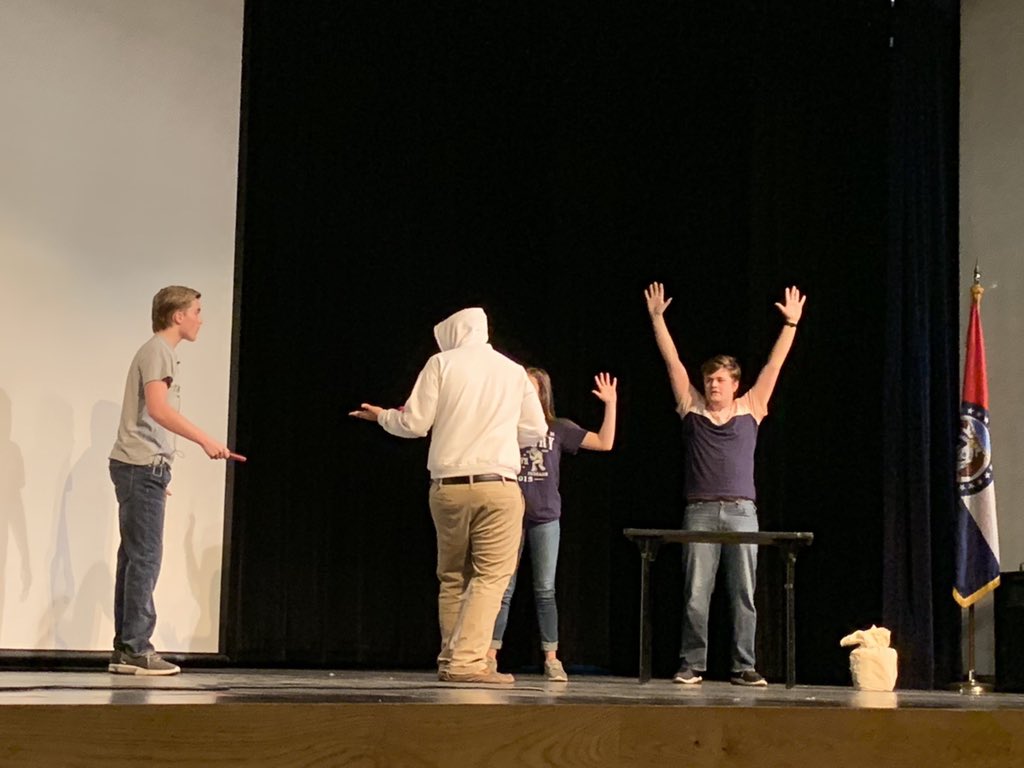 LinkLeadersTHS's tweet photo. Packed theater for session one of #THSLitFest18 with the Timberland Improv Troupe! So much fun! 👏🏻 https://t.co/sf60GdrWx7