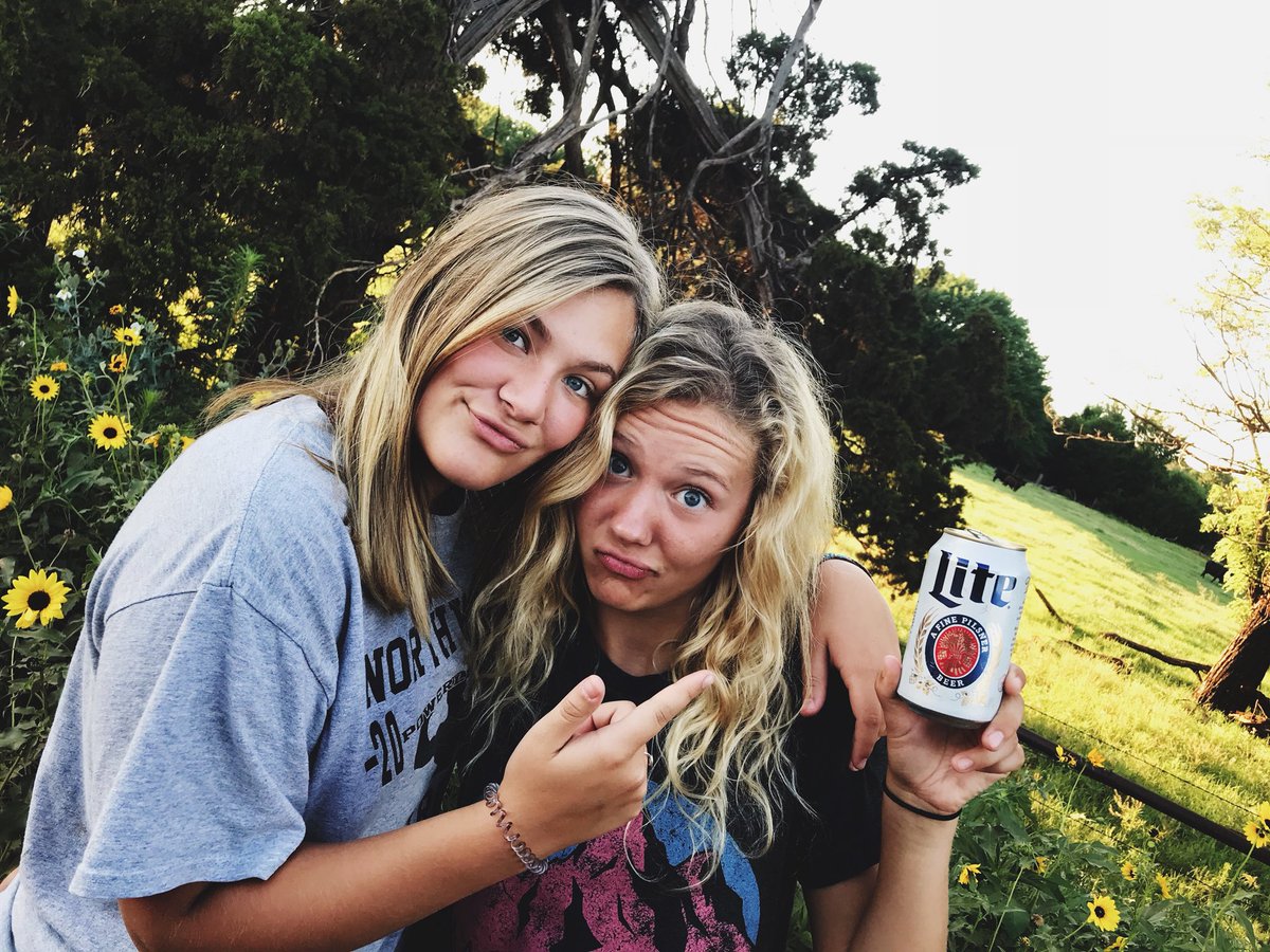 chloe tweet media
