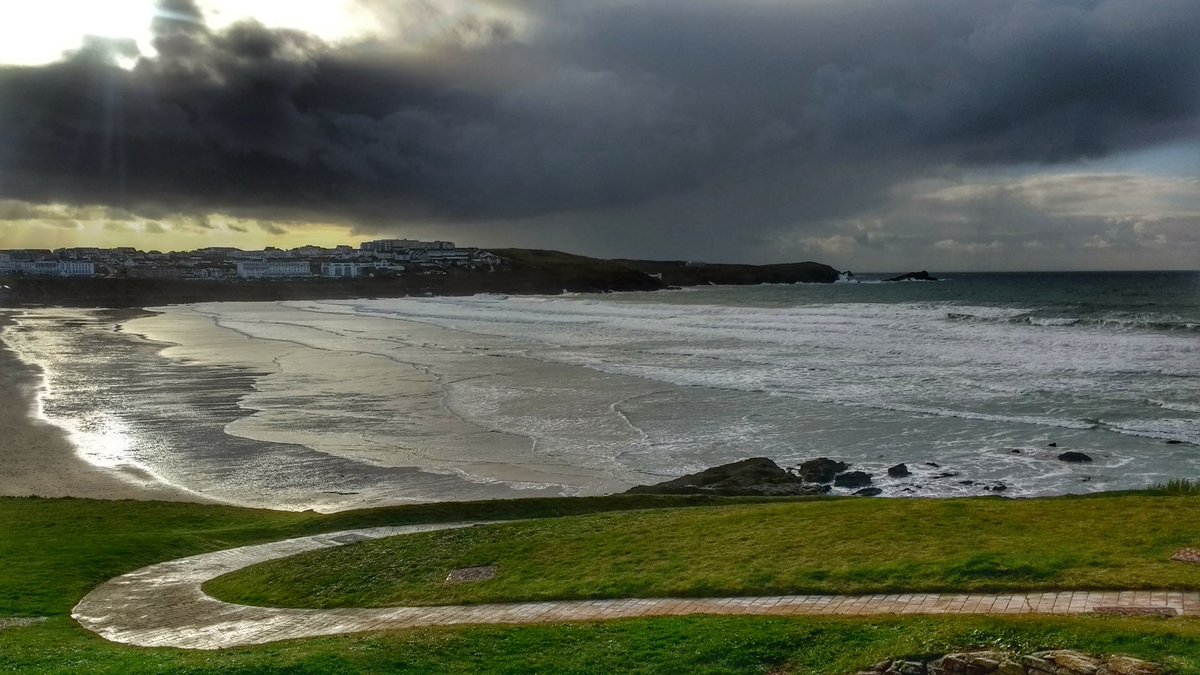 r_m_hay's tweet photo. Stormy skies are looming as the @CIOSLNP draws to a close. Thanks for a fantastic conference and good luck to all of those taking part in the @CwallSusAwards tonight. #EnvGrowth #LNP2018 @HeadlandHotel https://t.co/H3NnZ9Eds0