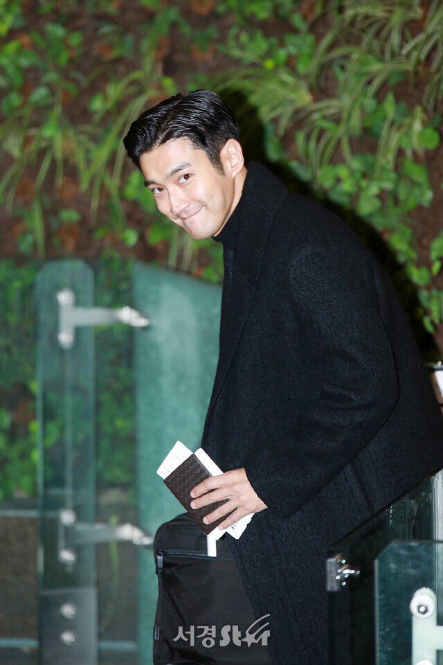 ELF_for407's tweet photo. 181129 Siwon at Gimpo airport (
cr: 서울경제) https://t.co/GEn7WWgc2l