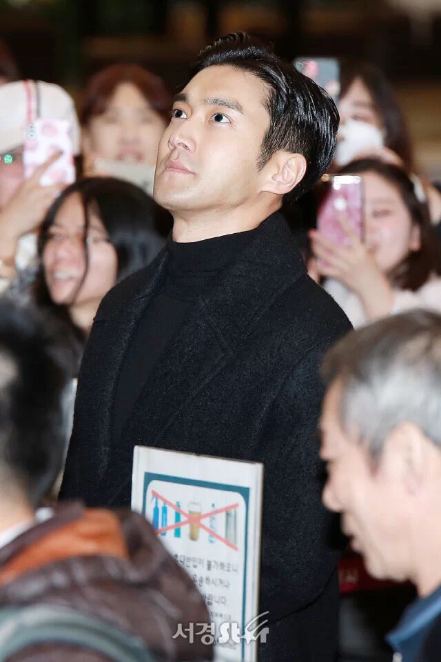ELF_for407's tweet photo. 181129 Siwon at Gimpo airport (
cr: 서울경제) https://t.co/GEn7WWgc2l