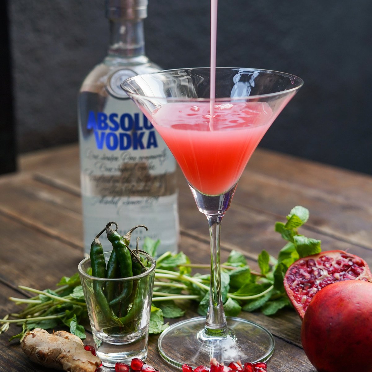Sugar, spice and everything nice! Today in #CocktailsDeconstructed we have our favourite - Mama's Girl 🙆

Here's what it has - Absolut, fresh pomegranate juice, ginger cordial, chilli and mint - all the right things for an epic Friday binge! 🍹

#FridayFeeling