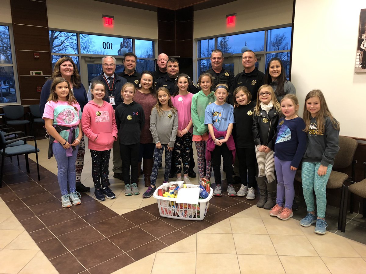 MrsStachura's tweet image. Sheriff Dept delivery #MRS1797 @MillsRiverSch #gotrwnc