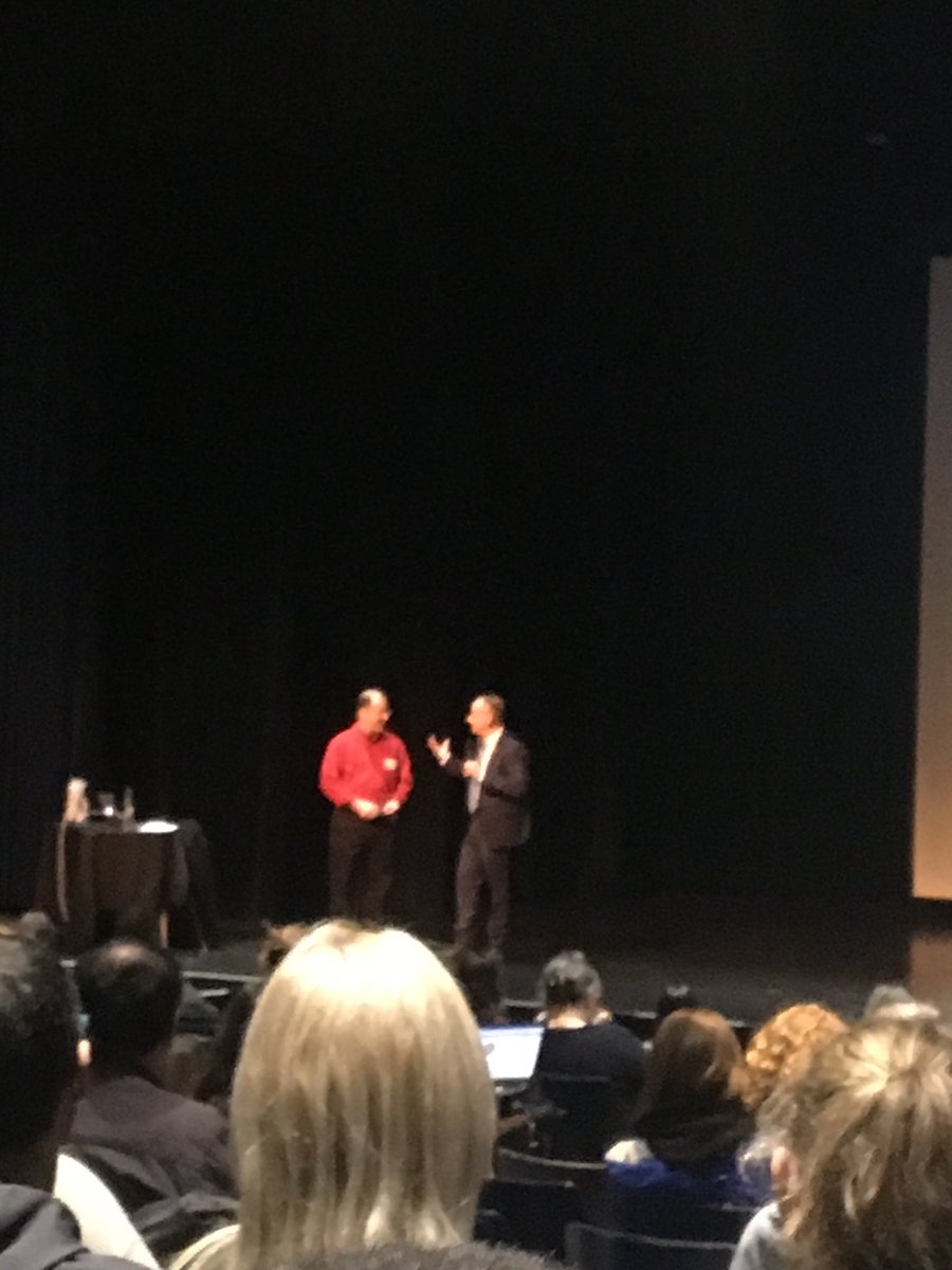 MrTraversy's tweet photo. @Mchechile  Introducing the great @dkuropatwa #cci2018qc @LBPSB  Shifting Cultures! https://t.co/lxJsnCQybl