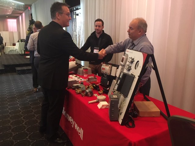 legroupemaster's tweet photo. Après Québec, c'est au tour de Montréal de faire salle comble. La conférence sur l'hydronique de @honeywell a été à nouveau un succès. Faisiez-vous parti des participants? https://t.co/N3XsssCqPC