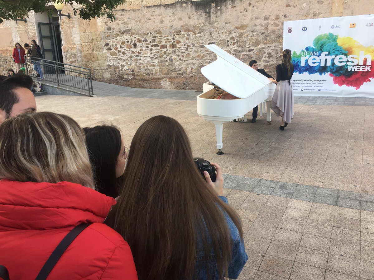 UCAM_CAV's tweet photo. Gracias a los alumnos de @UCAM_CAV que han estado presentes en todos los actos culturales de la #UCAMrefreshweek para dar testimonio de lo que ocurría en la @UCAM @UCAM_OPRI https://t.co/NGnHJORJ5M