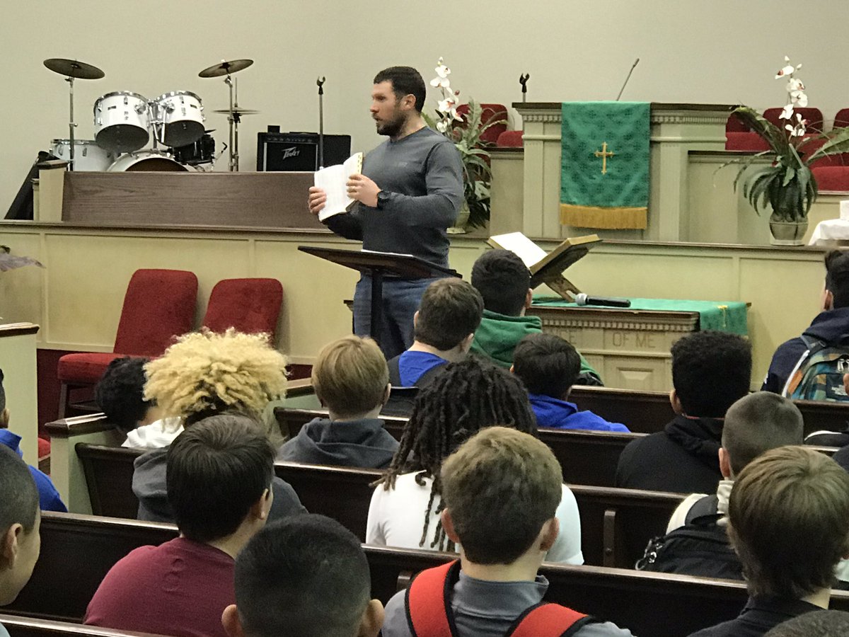 webbmurphy's tweet photo. Rob Galusha bringing the holy Word of God & sharing his heart with the #CraigColts! Amazing morning! #bigcountryfca @BoysAthColts @Craig_girls_ath @BigCountryFCA https://t.co/PenmbZLV3y