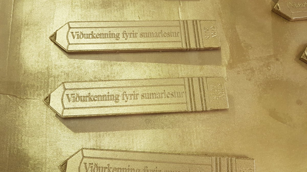 Þegar nemendur eru duglegir að lesa yfir sumarið fá þau viðurkenningu. Það var einn kennari sem kom til mín með hugmynd og við framkvæmdum hana. #ShowYourWorkNotYourLunch #menntaspjall #shopbot