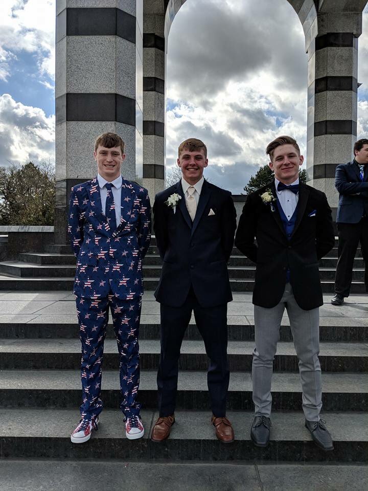 logansmiley30's tweet photo. Happy birthday to one of the few members of the goon squad. Happy a good one buddy! #option7 https://t.co/roq79qIHGL