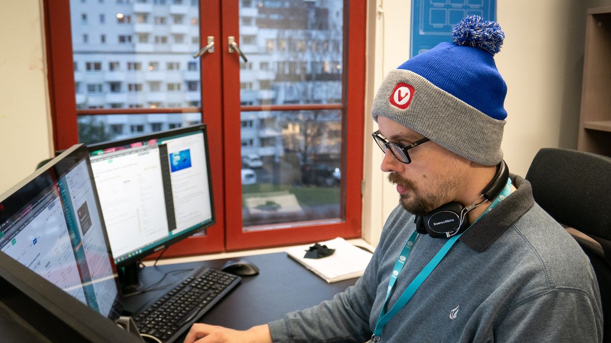 vivaldibrowser's tweet photo. Happy #BlueBeanieDay! Several of Vivaldi’s developers were involved in the initial development of W3C standards. Here's what they have to say about the importance of this work today → https://t.co/ZRpqcj2Iyx https://t.co/3uV2SUOkjT