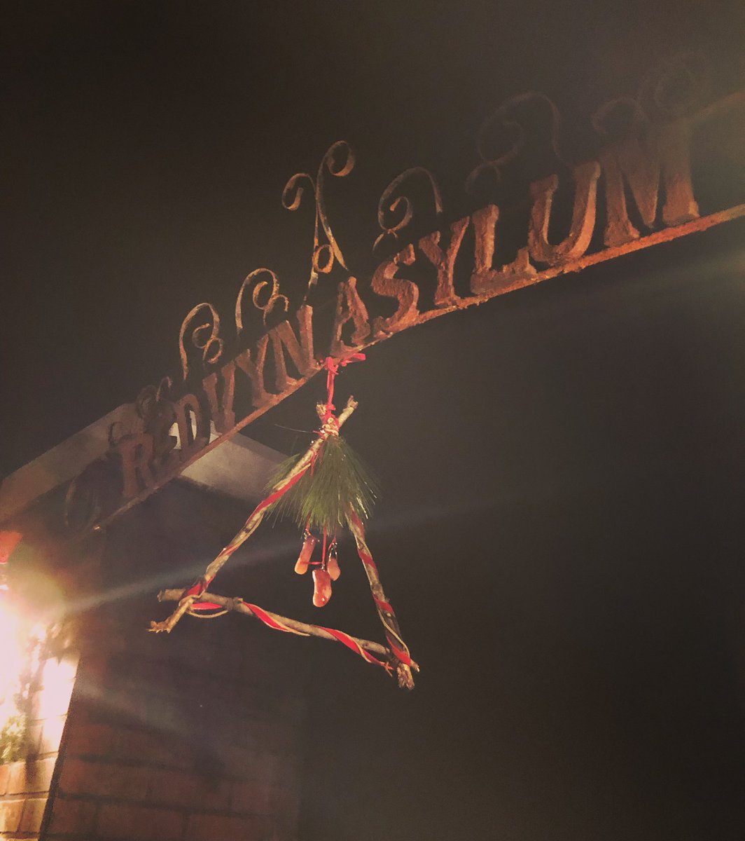 RedVeinHaunt's tweet photo. We’re open Saturday from 6-10pm! The box office & Christkindlemarkt opens at 5pm. As you’re waiting in line, don’t forget to take a picture under the “missing toes” & you could WIN our main poster from October. Hashtag #underthemissingtoes! Winner announced next week! 👹🎅#rva https://t.co/OgcrNiKAqR