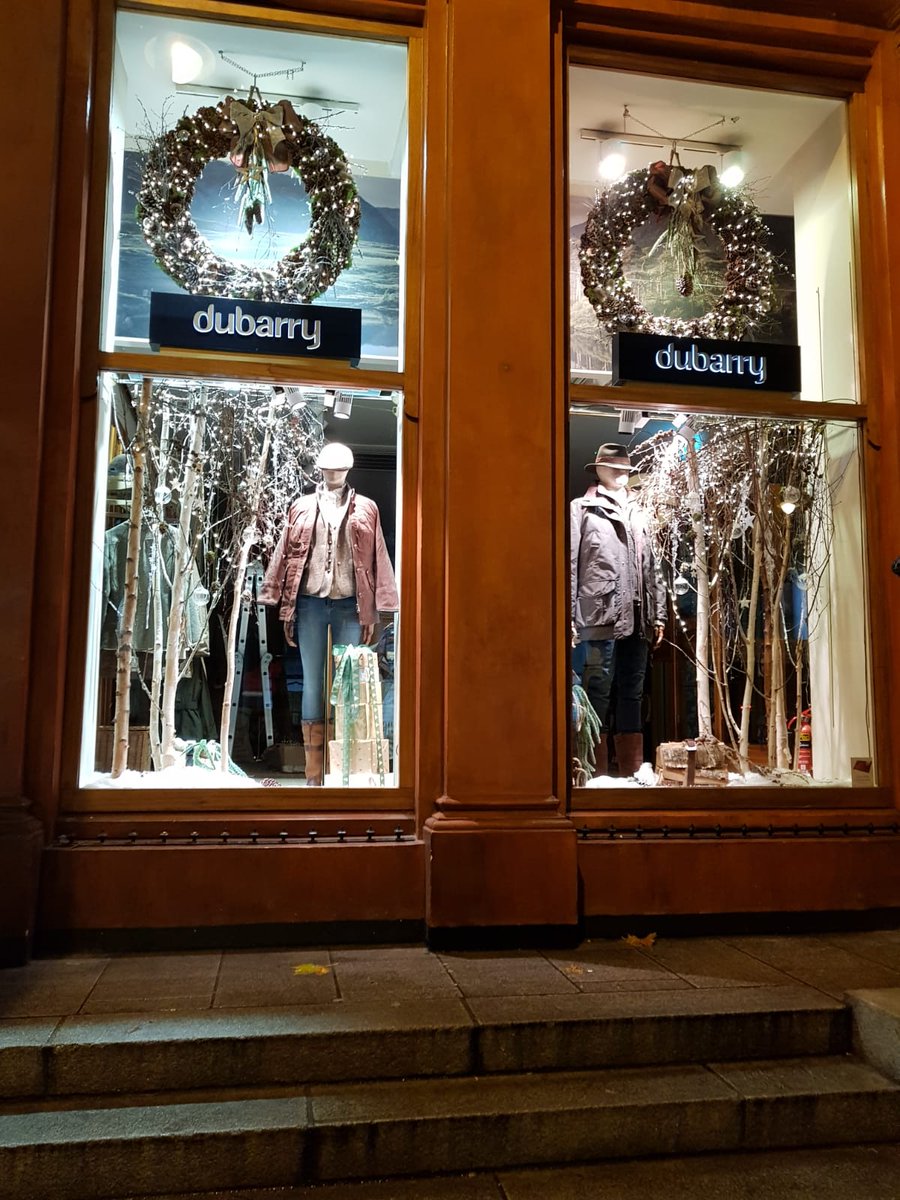 It's beginning to look a lot like Christmas 🎅🤶🎄 Don't forget to pop into our Flagship Stores in London, Cheltenham & Dublin for all your gifting needs. #somethingforeveryone #givethegiftofDubarry