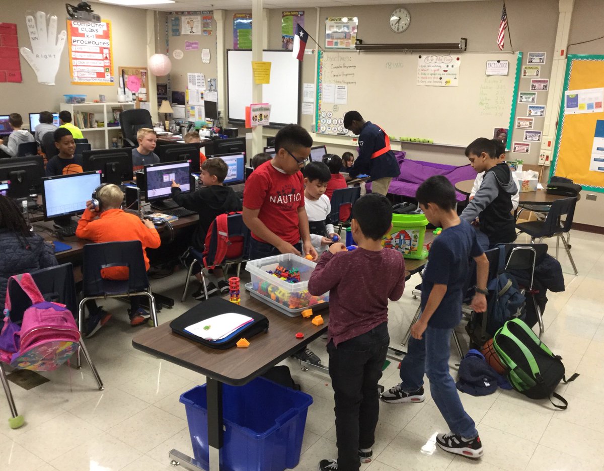 nancyholguin15's tweet photo. Building future engineers at @NISDLeonSprings. Creativity is alive and well in the computer lab before school even starts. Love these makerspace moments! #NISDECT #NISDTech https://t.co/22A1DnWSA6