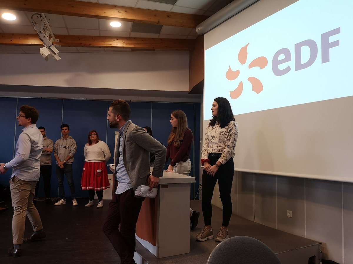RichardTroncy's tweet photo. Ça pitche sur le défi EDF !  #mobilite #hackathon #helloprojectpme #CCI21 #EDFPulse @EDF_BFC https://t.co/4qb2thjvxC