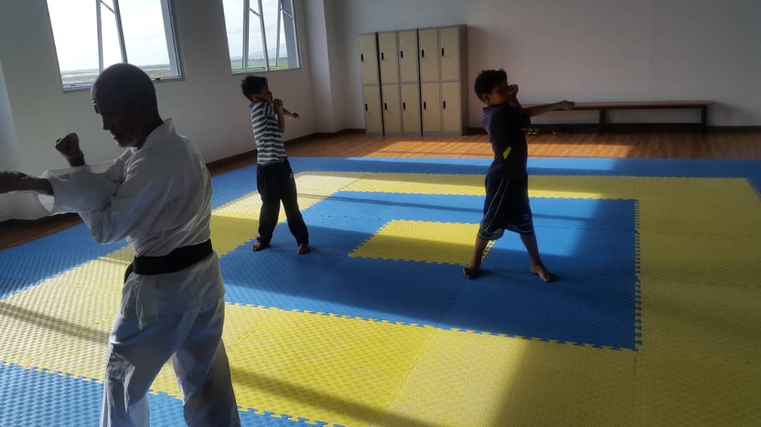 #27Noviembre Fútbol Sala y Karate #PazyVidaNE #SomosPazyVida <a href="/mimouvargas/">Alexander Vargas</a>  <a href="/DanteRivasQ/">Dante Rivas</a> @Evelyn_guillen <a href="/DPresidencia/">Despacho Presidencia</a> <a href="/DPazyVida/">Despacho Paz y Vida</a> @FunMovPazyVida <a href="/NicolasMaduro/">Nicolás Maduro</a> <a href="/AsuntosDPaz/">Asuntos para la Paz</a> <a href="/dcabellor/">Diosdado Cabello R</a> <a href="/Juniorgpsuv/">Junior Gómez</a> <a href="/MPV_NVAESPARTA/">Paz y Vida Nueva Esparta</a>