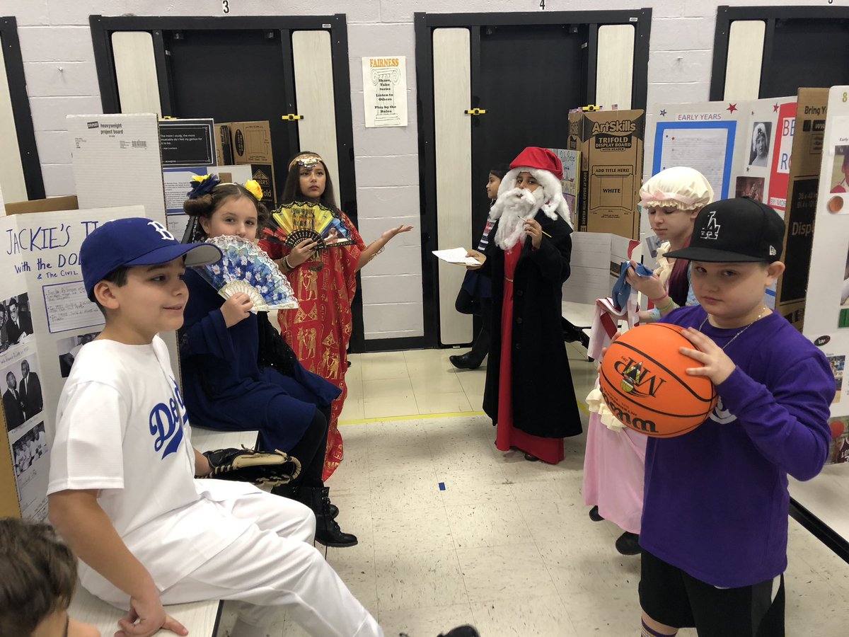 4th grade Grissom Gators are bringing history to life by diving into character and presenting us with their amazing wax museum! #amazing #gatorpride <a href="/GrissomGator/">GrissomPrincipal</a> @OBSupCittadino