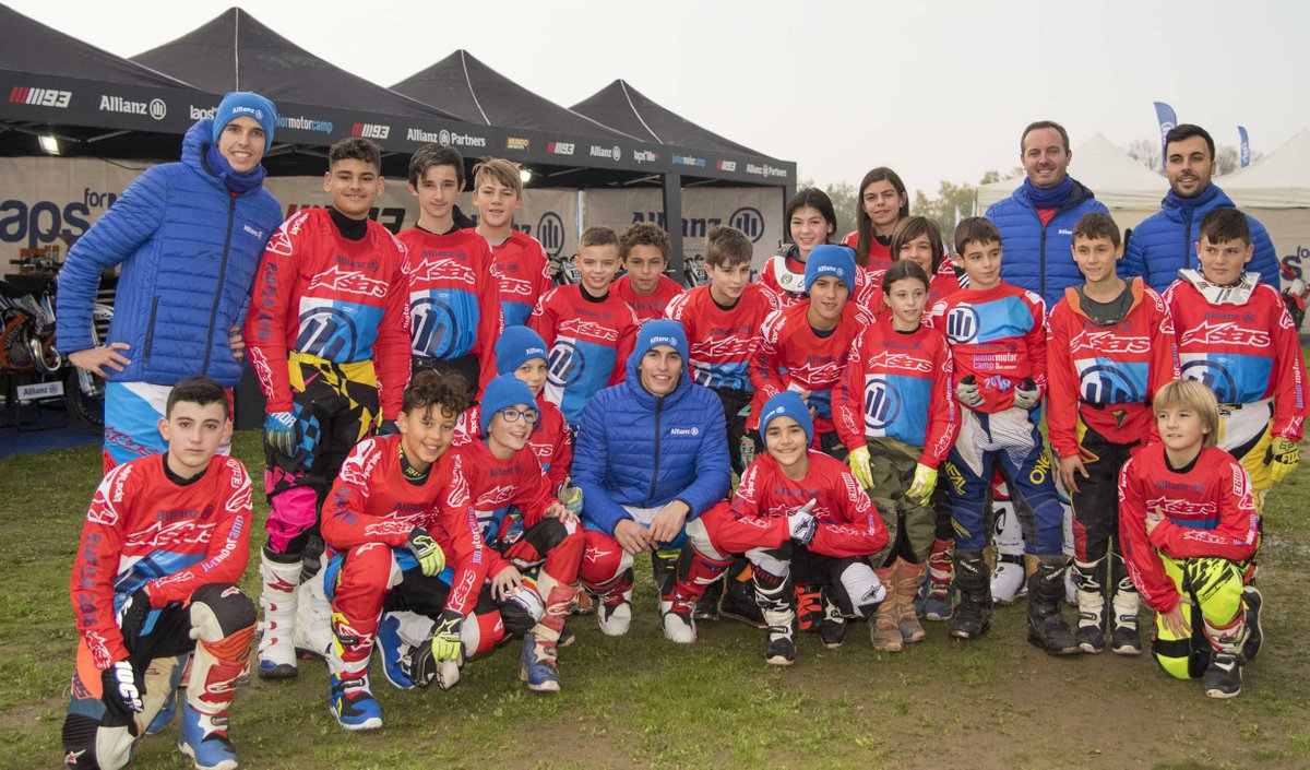 LapsForLife93's tweet image. Así está siendo el primer día del #AllianzMotorCamp18 con @marcmarquez93, @alexmarquez73, @jl20martinez y @xavigalindo81. ¡Una jornada llena de motor, diversión y mucho #gas!