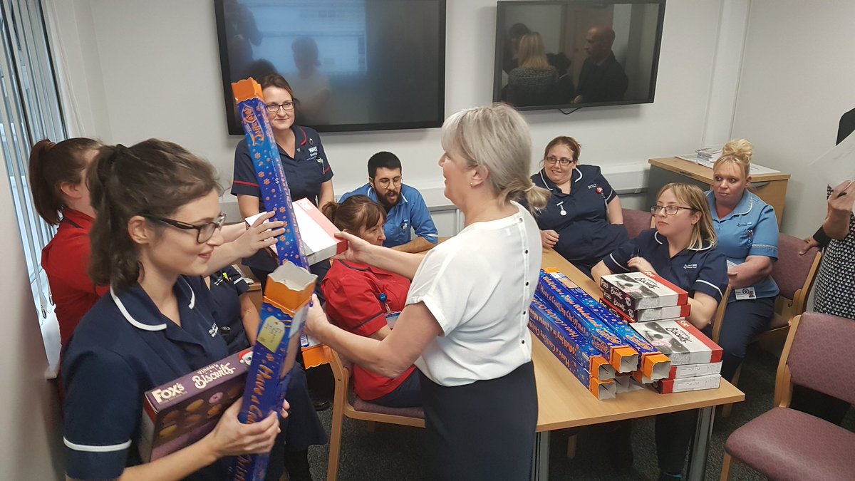 Dawn Forrest handing out well deserved treats and chocolates to our ward staff. A huge thank you to all wards in achieving more discharges and better flow through the hospital - supported by #teamred2green <a href="/gidders59/">Chris Gidley</a> #proudtocare <a href="/StockportNHS/">Stockport NHS FT</a> @EmsrogersEmma @charlyboo27