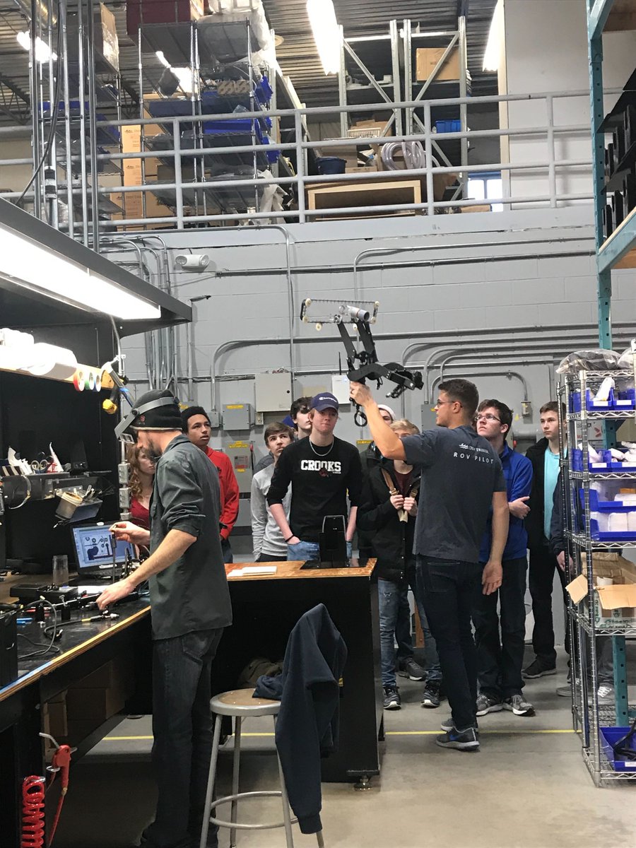 deeptrekker's tweet photo. @stratcentralss students learning all about the various #ROV attachments Deep Trekker offers #engineeringcentral @MrBradshawSCSS https://t.co/LpJr95J3up