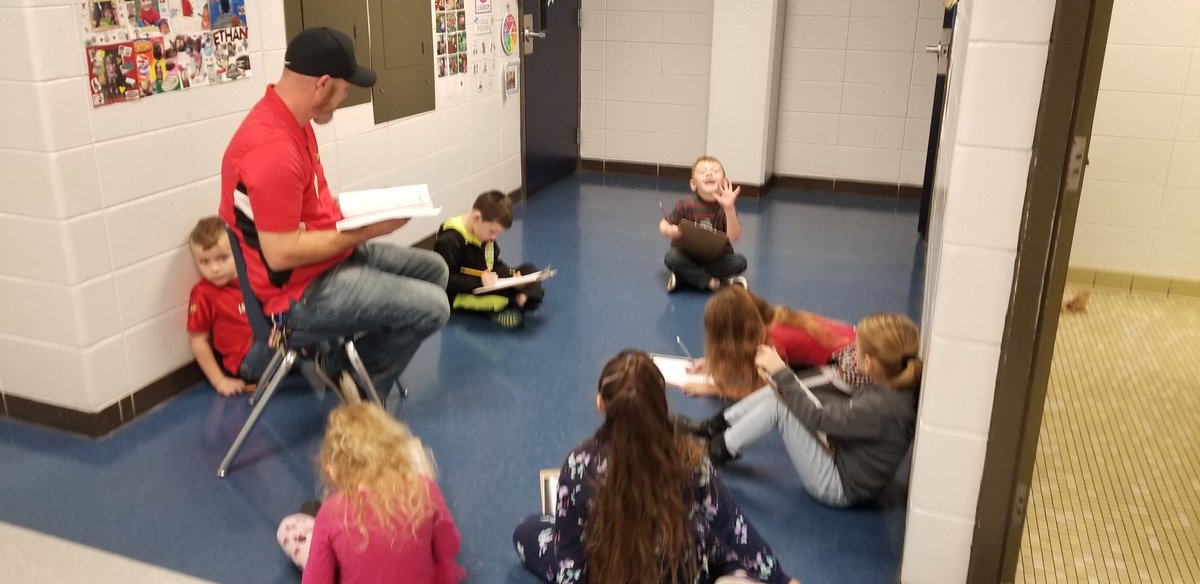 MrsStrangeEagle's tweet photo. #PowerWalkMoment Stumbled upon this @WATCH_DOGS Dad working with 1st graders on their spelling. I hope he knows how much of a positive impact he is making 💓 We love having these awesome men in the building!   #DadsOfGreatStudents @eaglesofEES https://t.co/H1yR3mXccg