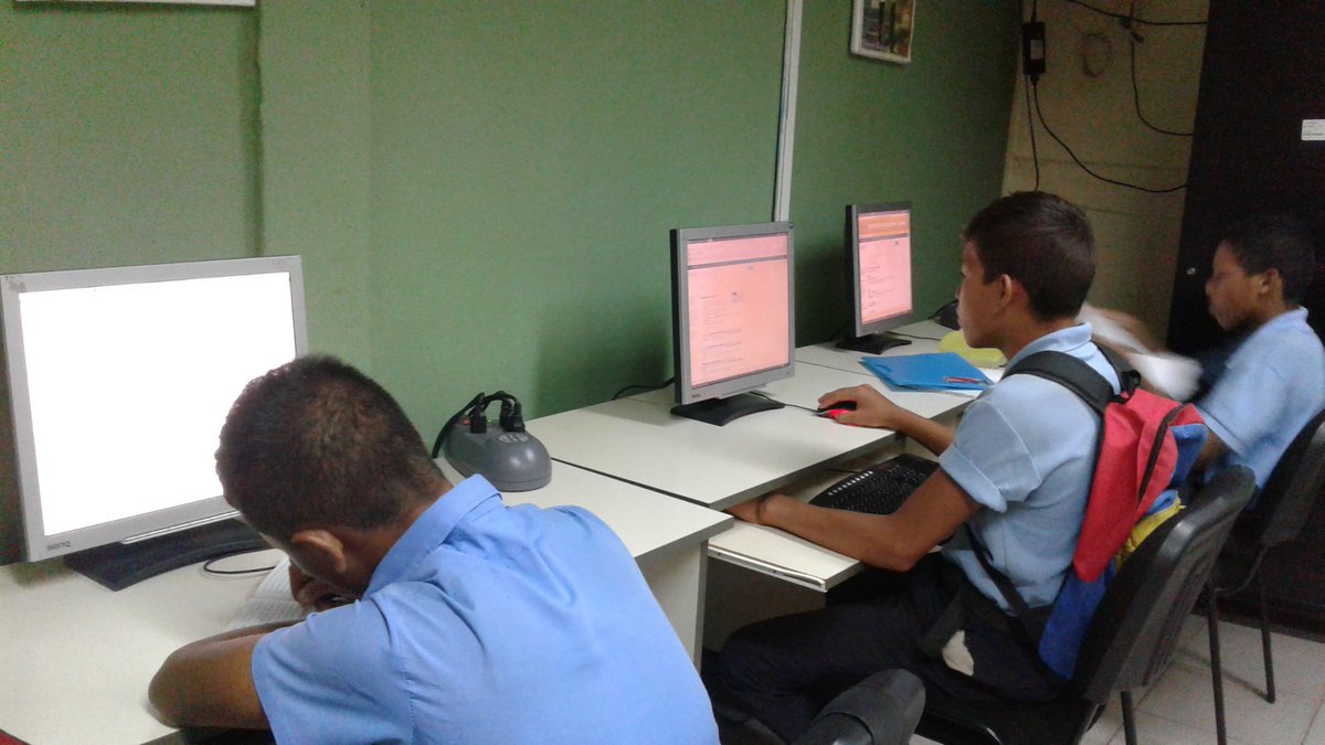 UrbanejaCbit's tweet photo. Estudiantes del Liceo Urbaneja realizan sus investigaciones en el CBIT Diego Baustista Urbaneja de Lecheria Estado Anzoátegui @Fundabit @vane_prieto @SalaAnzoategui @carcast02 https://t.co/eV56ciSfnd