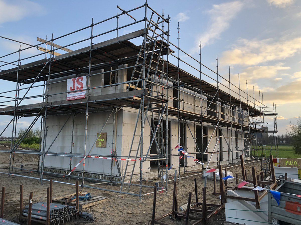 HenkWessel's tweet photo. Vandaag aanwezig mogen zijn bij de eerste steenlegging door de toekomstige bewoners van ‘Erf Hellenbeek ‘ @gem_Elburg Prachtig project met 17 zorgappartementen en ruimte voor dagbesteding,met herstel van de oude Hellenbeek en historisch wandelpad @Dennis_Monincx @sHeerenLoo https://t.co/Yl36mZTnrR