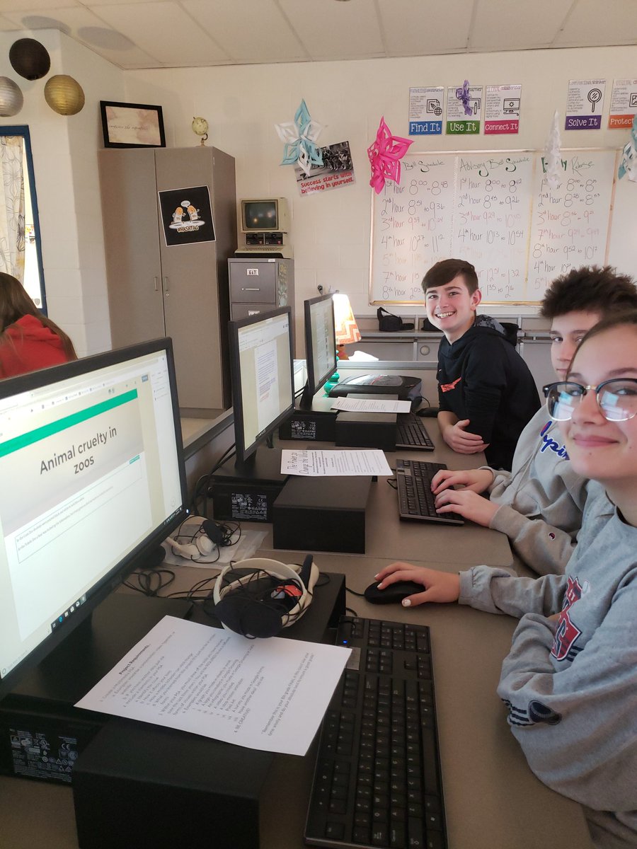 Huston_msdr9's tweet photo. What social issue facing our world today might inspire you into movement for change?? 8th graders are creating PSA's trying to elicite change in their communities! #PowerToChangeTheWorld @BernardMiddle #patriotpower #patriotpride https://t.co/oodTukwuq9