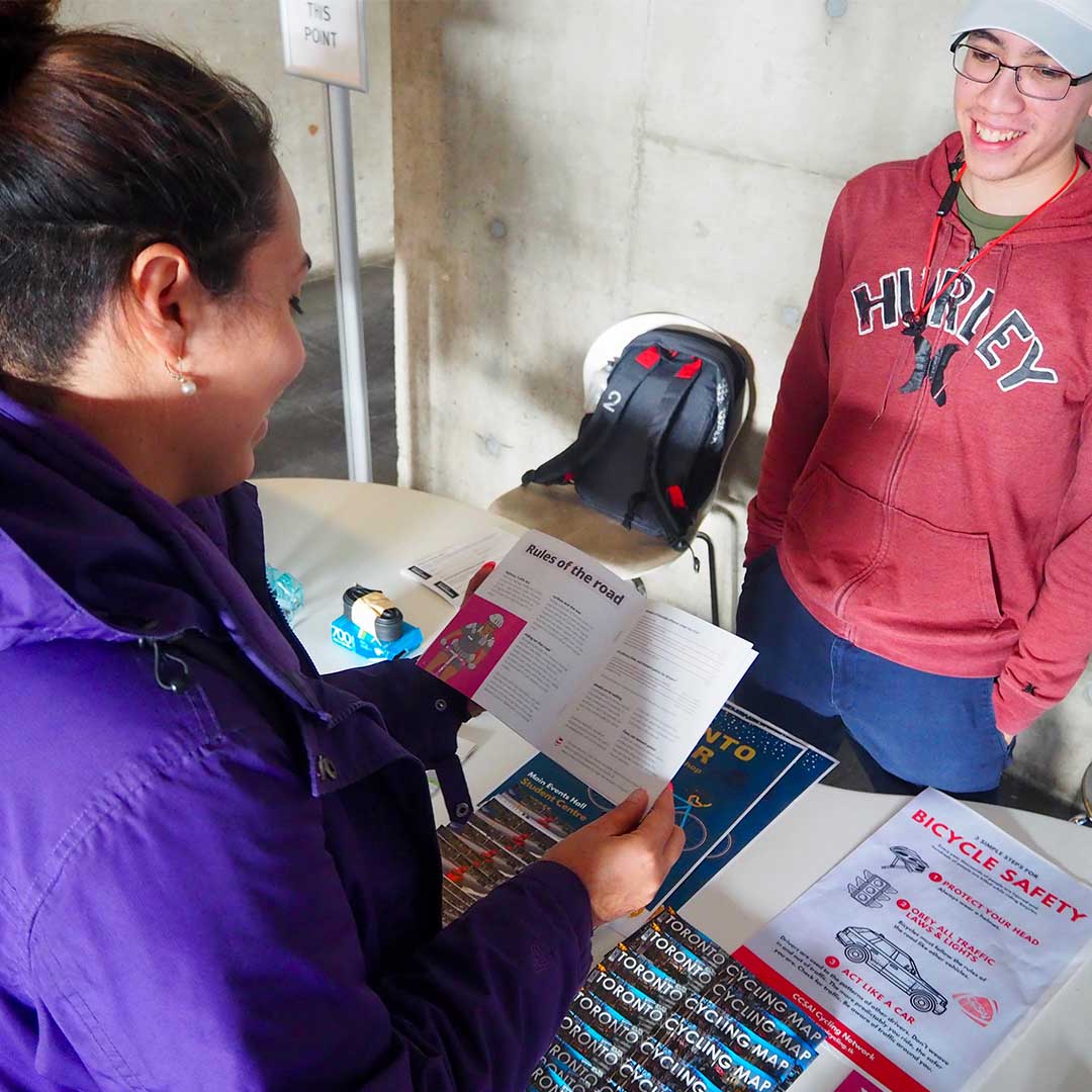 When heading out on a winter ride, remember to dress properly - from your head to your toes. Thanks to the <a href="/CCSAI/">CCSAI</a> #Cycling Network for hosting the Ride Into #Winter Workshop - with tips for everything you need before heading out on the open road. 🚲 ❄ <a href="/graceonabike/">Grace Marie</a> <a href="/cycletoronto/">Cycle Toronto</a>