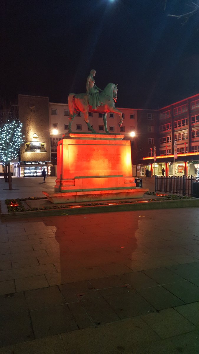 Even our famous #LadyGodiva statue has turned #orange for our #16DaysOfAction campaign! If you have been or are affected by domestic abuse, visit: safetotalk.org.uk and make #DomesticAbuse #EverybodysBusiness 🧡