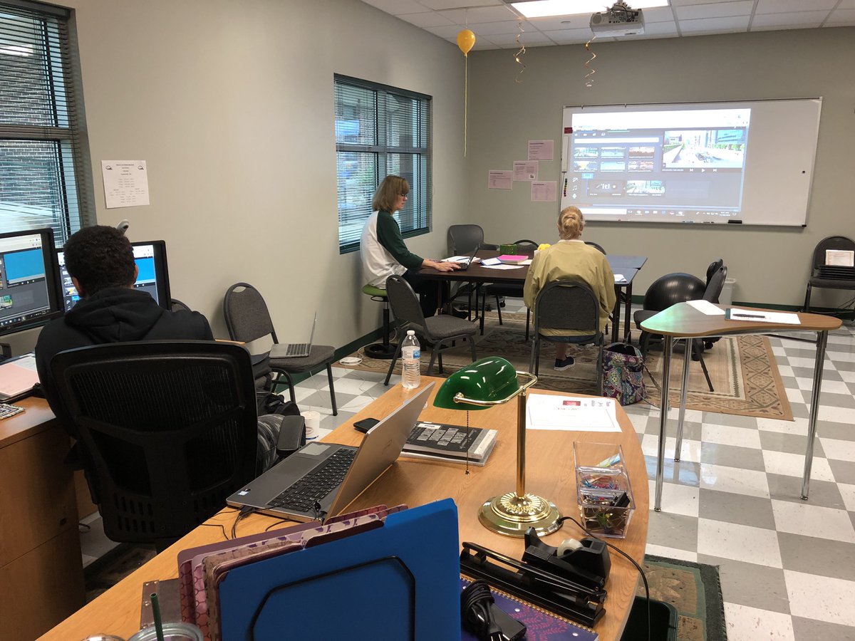 FSHISD's tweet image. We empower our students to teach teachers. #passionprojects #techinterns @WeVideo @drrios via @jen_shafer