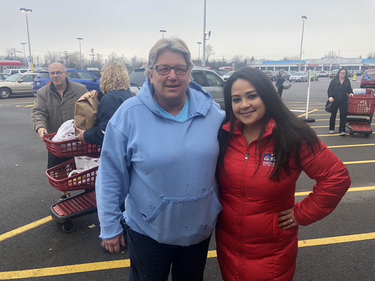 Heather Ly on Twitter: "Thanks to Deb for her generosity and for being such a wonderful Daybreak fan! #Food2Families @WGRZ https://t.co/BPng454oEq" / Twitter