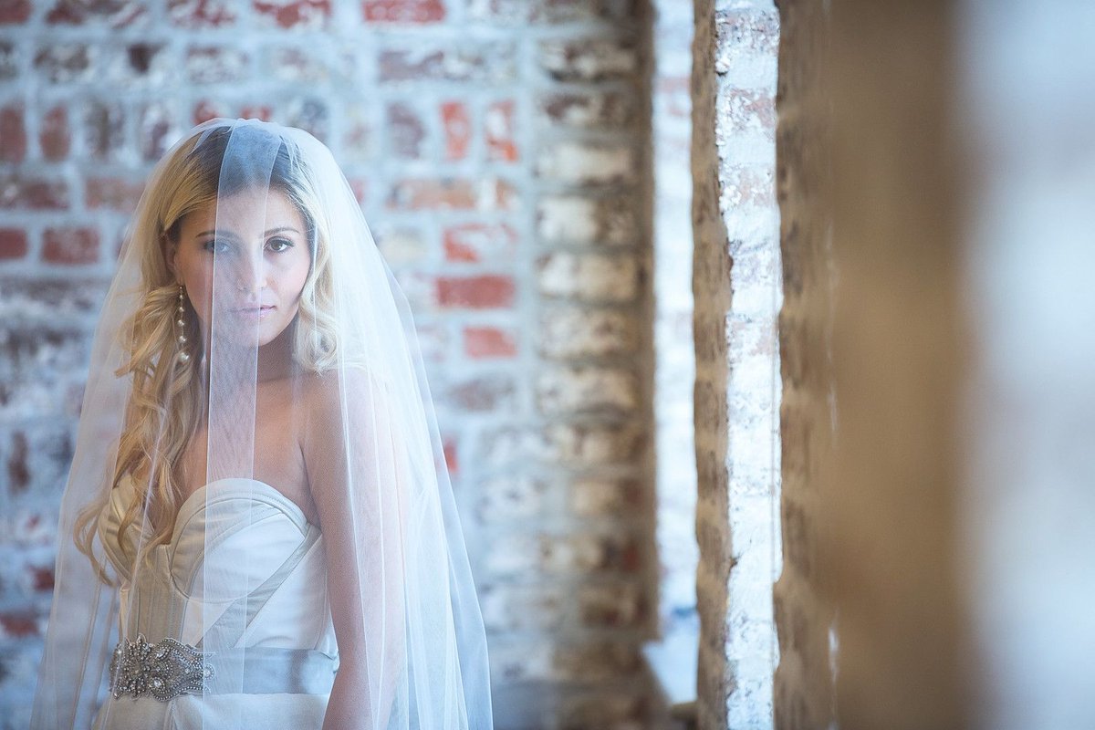 getintrigued's tweet photo. From personalized embossed oysters, to the palm décor which nods to local flora. This shoot at @merchantshallchs  is quintessentially Charleston with a twist! Take a quick peak at @tacariweddings!!
https://t.co/60OhegnSw1 https://t.co/xBqaU3rlsi