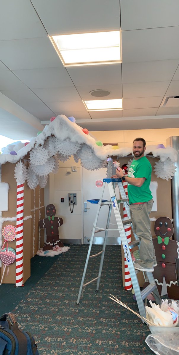 Jonathan Carothers (@famousjonathan) on Twitter photo Look at <a href="/united/">United Airlines</a> getting in the holiday spirit <a href="/MCO/">Orlando International Airport</a>. Nicely done! Look at <a href="/united/">United Airlines</a> getting in the holiday spirit <a href="/MCO/">Orlando International Airport</a>. Nicely done!