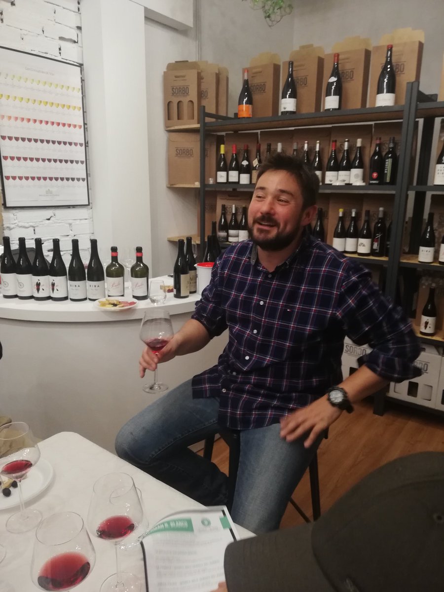 grblanco's tweet photo. Ayer tuvimos una gran noche en #sorbo #Ponferrada donde me encontré muy a gusto. Los vinos estaban muy expresivos y transparentes además. ¡Gran noche! ¡Gracias a todos! #LivelyWines #GermanRBlanco #CasaAurora #LaBicicletaVoladora #QuintaMilú #LaPerraGorda https://t.co/LrApJYPYtv