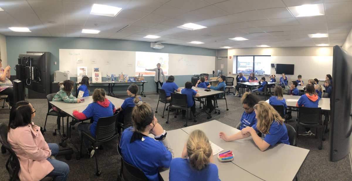 MrKohl106's tweet photo. Terri Stark teaching marketing to @MMOshkosh 6th graders @FoxValleyTech #more2explore https://t.co/nnNHDun40d