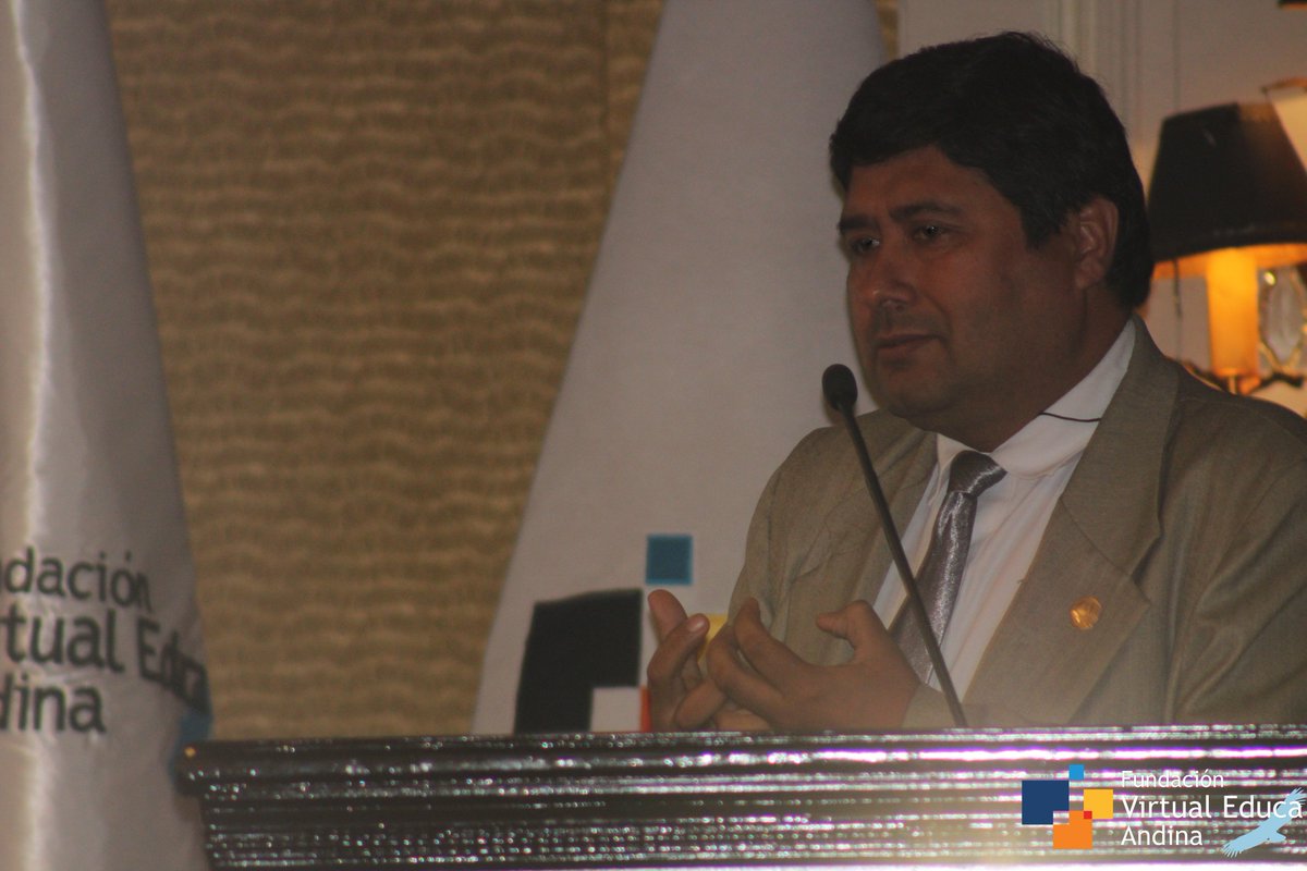 vea_fun's tweet photo. Luis Molina Almanza, Coordinador de la Dirección Universitaria de Educación a Distancia, Universidad Alas Peruanas [Perú], presentando el Tema: “Experiencia en la Producción de Recursos Abiertos de la Universidad Alas Peruanas”. https://t.co/0WwR6iqUYP