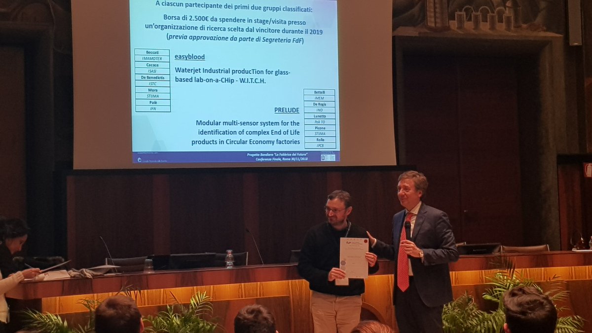 CNRPst's tweet photo. @ricdebenedictis è tra i premiati con il primo premio per l'idea progettuale #easyblood nell'ambito del @FdF_FinalEvent grande risultato per @cnr_istc e tanta sinergia con altri istituti @StampaCnr @fabbricaintelli https://t.co/mWZmJUO5UR